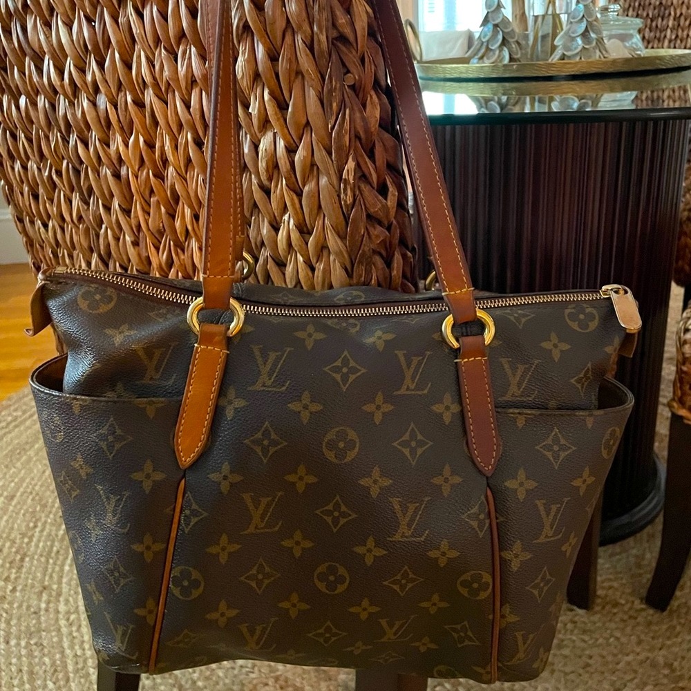 Louis Vuitton Shoulder Bag